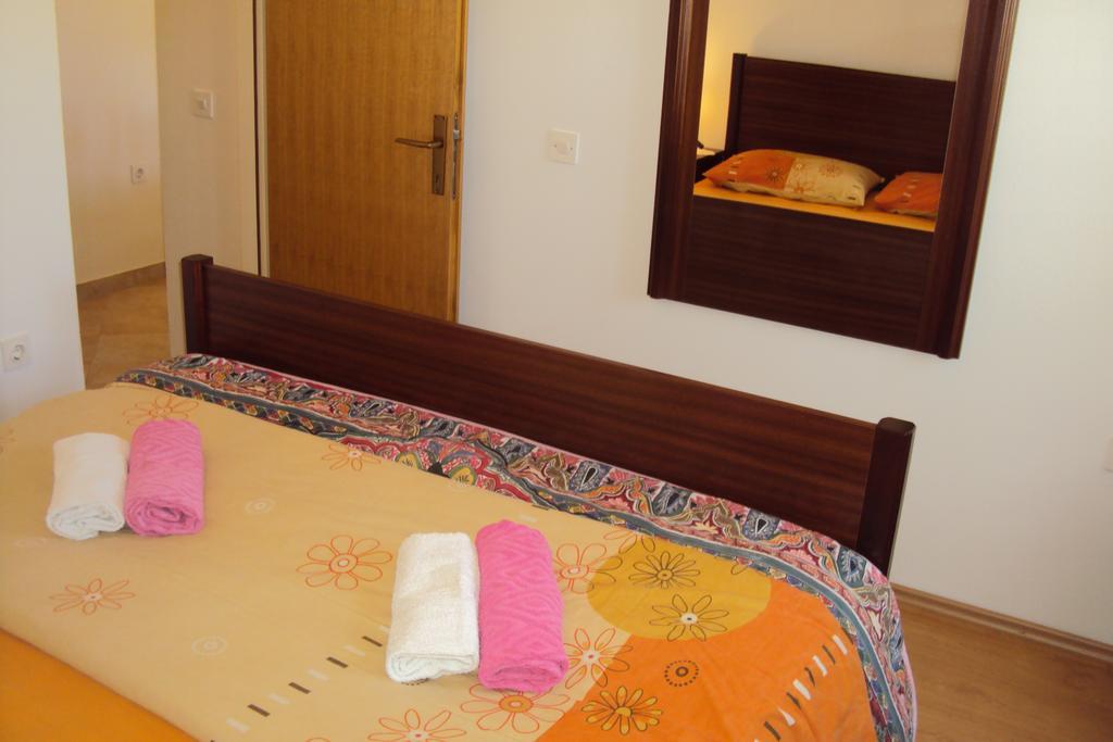Milutinov Dvor Apartments Врси Екстер'єр фото