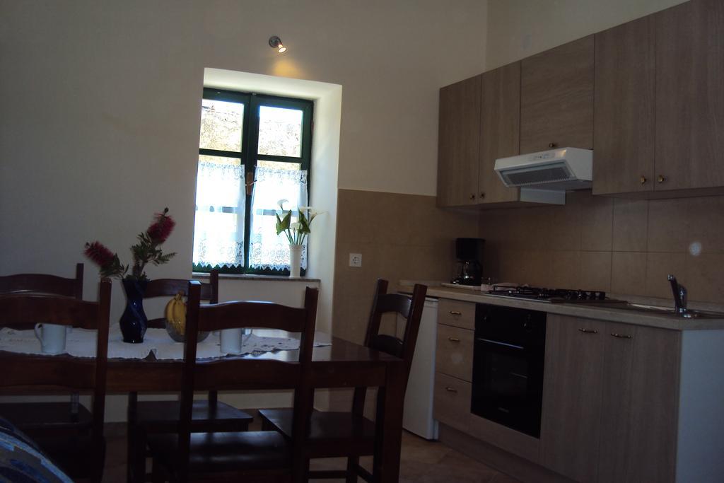 Milutinov Dvor Apartments Врси Екстер'єр фото